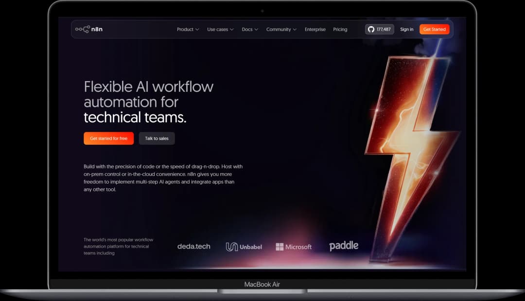 Vizuální diagram workflow zobrazující automatizované integrace aplikací a datové toky
